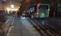 郑州车祸爆料新闻视频,多车连环相撞，伤亡情况令人揪心